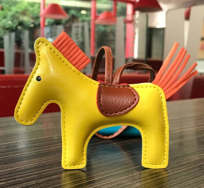 LUXE Stallion