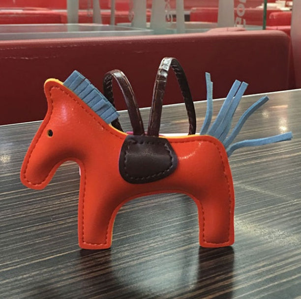 LUXE Stallion