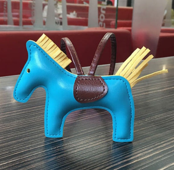 LUXE Stallion