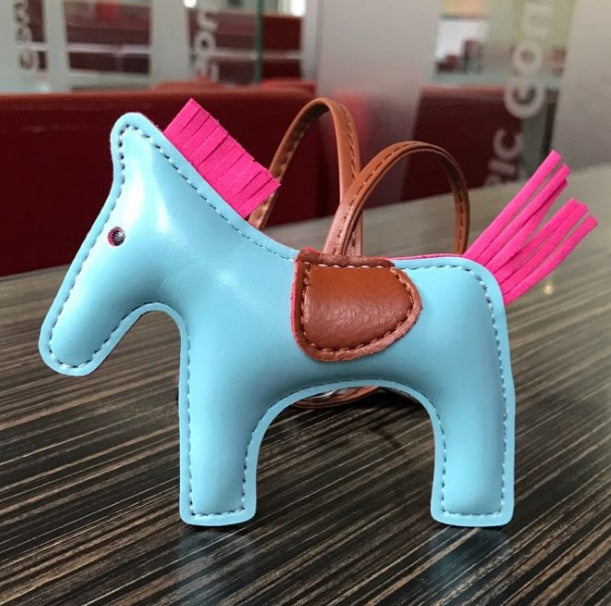 LUXE Stallion