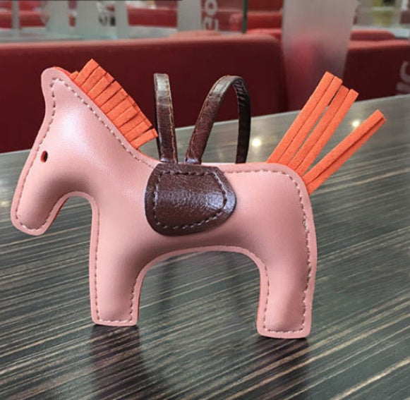 LUXE Stallion