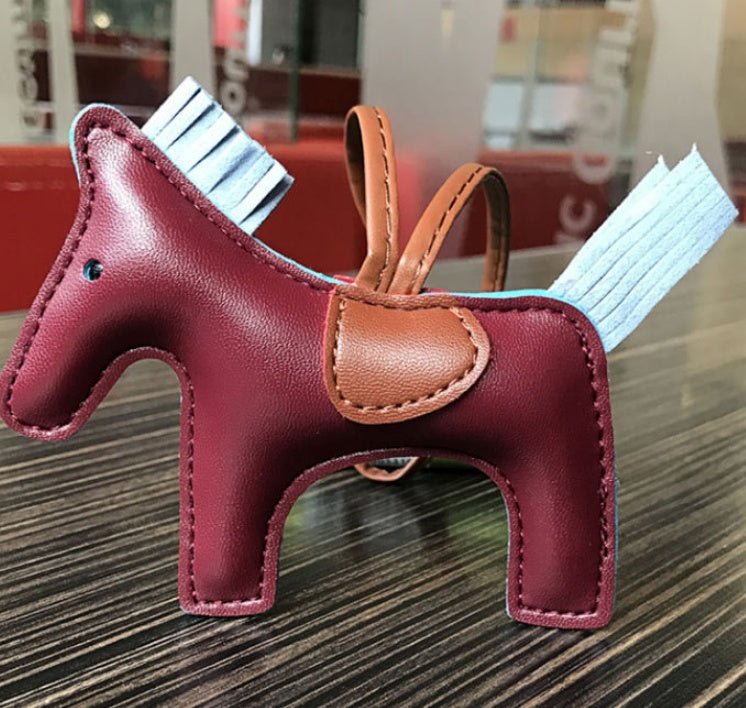 LUXE Stallion