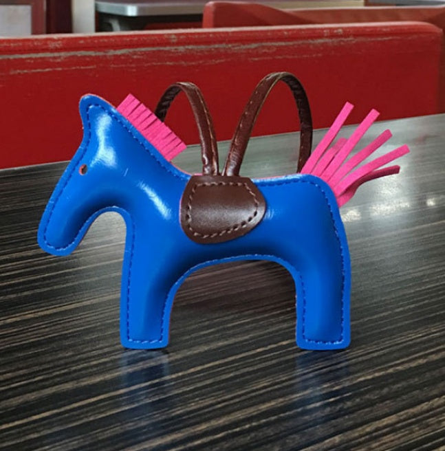 LUXE Stallion