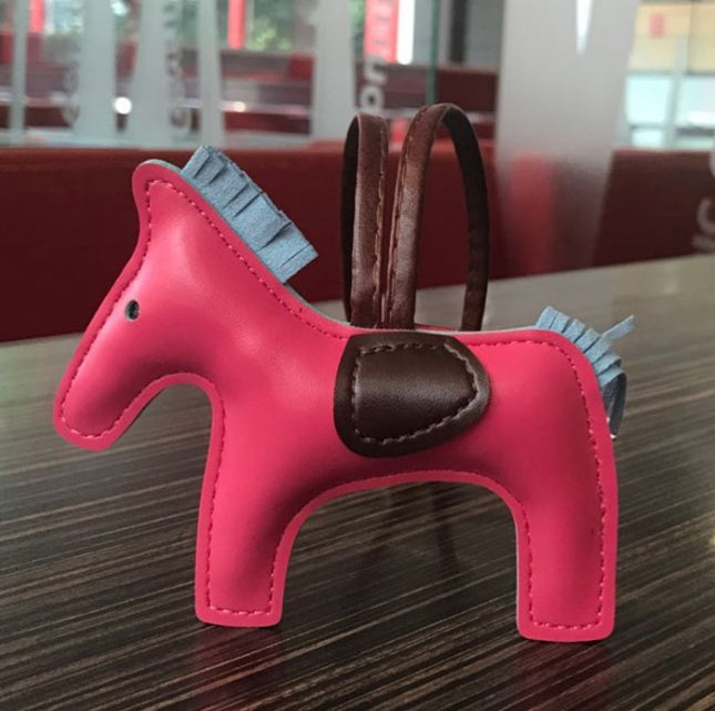 LUXE Stallion