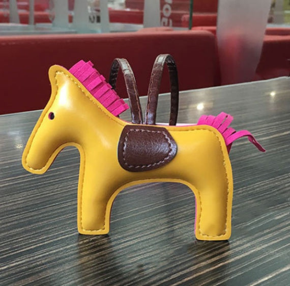 LUXE Stallion