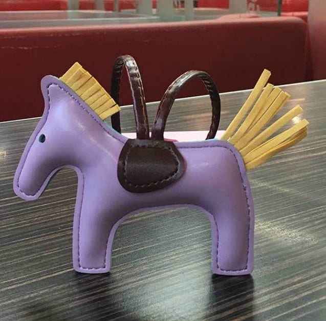 LUXE Stallion